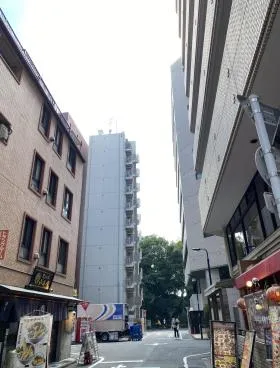御苑花忠ビルの外観