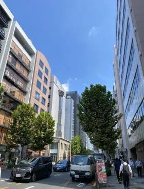 御苑花忠ビルの外観