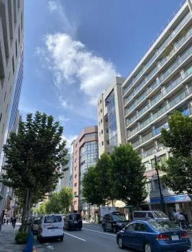 御苑花忠ビルの外観