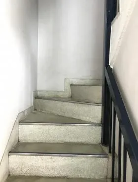 丸新ビルの外観