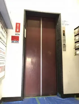 巣一会館ビルの外観