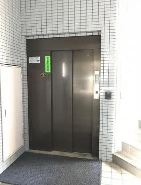 YTビルの外観