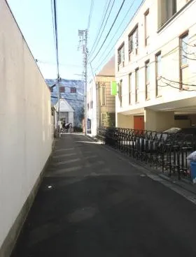 マック青南の外観