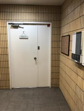 青山光影ビルの外観