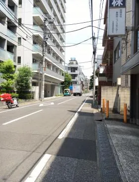 東特塗料ビルの外観