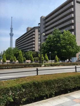 東特塗料ビルの外観
