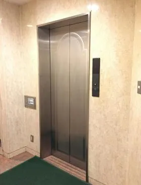 日進ビルの外観