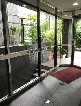 新宿スパイアビルの外観