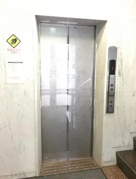 代々木ユーアイビルの外観