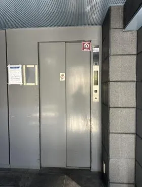 ピラミッドビルの外観