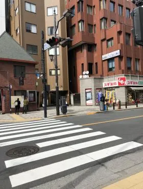 アジミックビルの外観