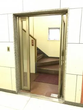上野富士ビルの外観