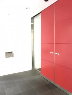 芝ウエストビルの外観