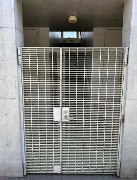 DUO表参道ビルの外観