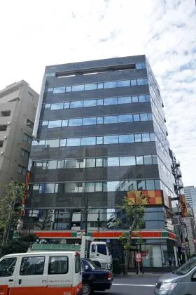 神保町スリービルの外観
