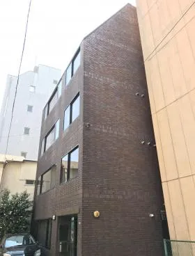 13番5号館ビルの外観
