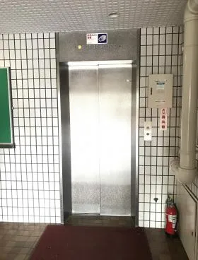 築地ハイツビルの外観