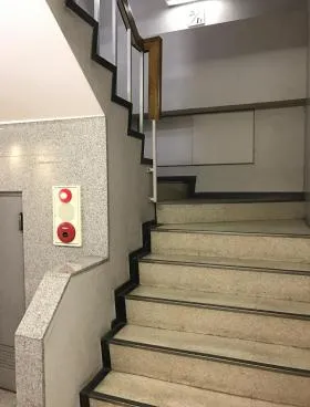 AYビルの外観