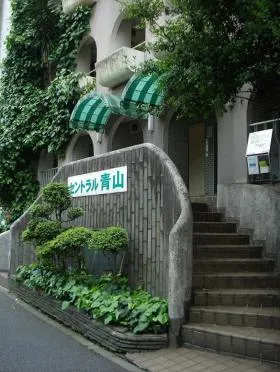 セントラル青山ビルの外観