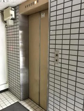 石井飯田橋ビルの外観