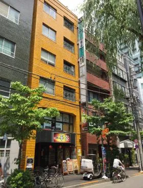 御苑イキビルの外観