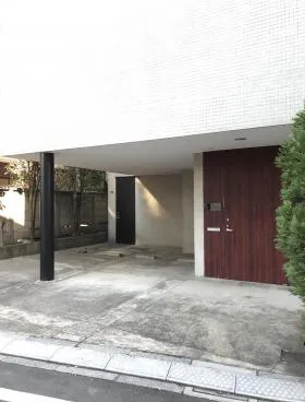 代々木5丁目戸建ビルの外観