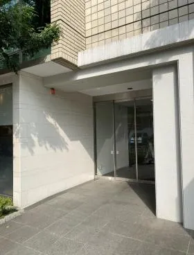 マストライフ南青山ビルの外観