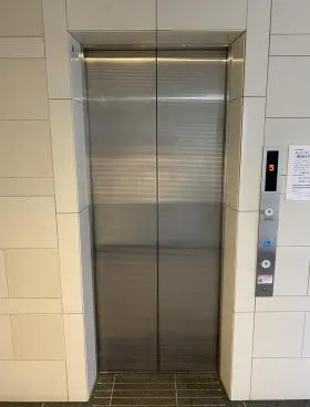 マストライフ南青山ビルの外観