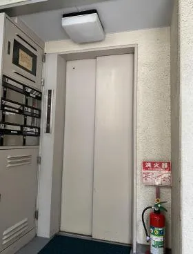 金子ビルの外観