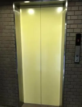 沖坂ビルの外観