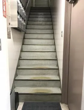 葵ビルの外観