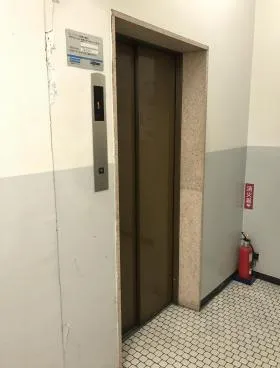 イーストビルの外観