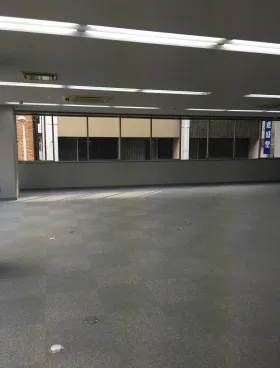 鈴やビルの外観