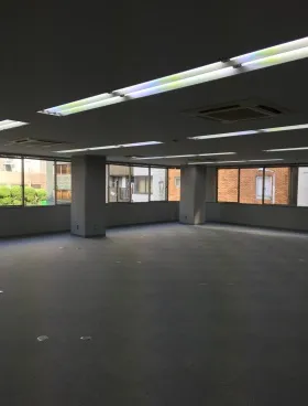 鈴やビルの外観