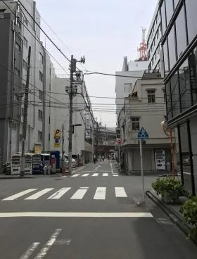ほんもくビルの外観