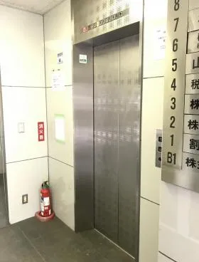シガラキビルの外観