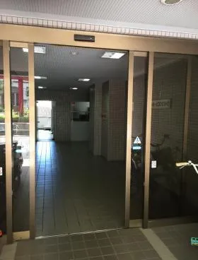 クインズコート新宿ビルの外観