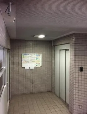 クインズコート新宿ビルの外観