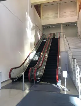 東芝立川ビルの外観