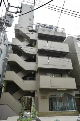 一松ビル本館の外観