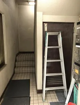 銀照ビルの外観