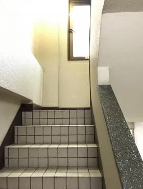 銀照ビルの外観