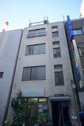 銀照ビルの外観