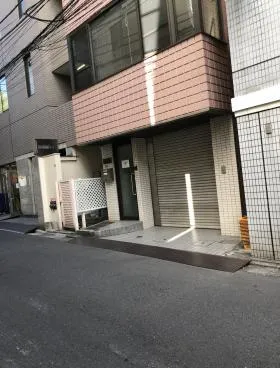NHIビルの外観