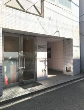 平成新富町ビルの外観