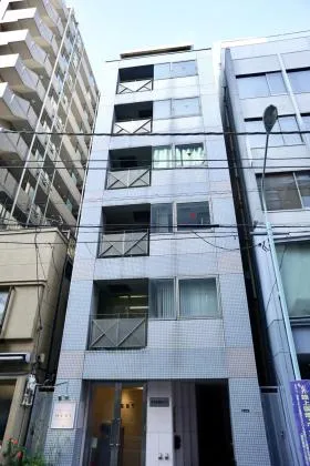 平成新富町ビルの外観