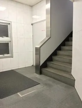 晴花ビルの外観