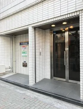 Y’sビルの外観