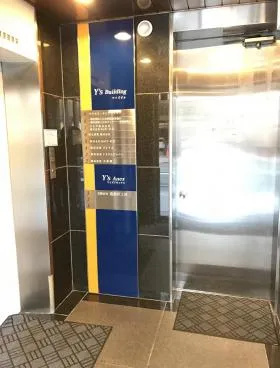 Y’sビルの外観