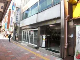 日伸ビルの外観